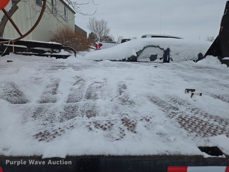 image for item ER5062 1998 Ford F-800 flatbed truck