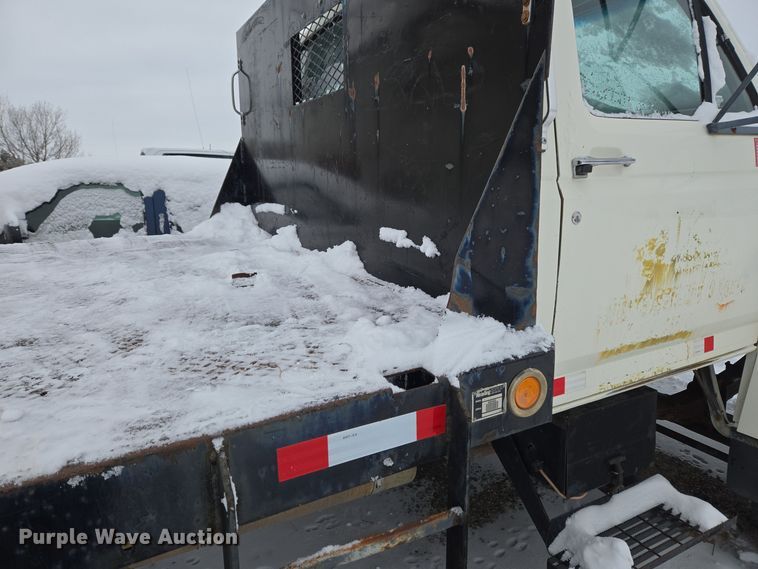 image for item ER5062 1998 Ford F-800 flatbed truck