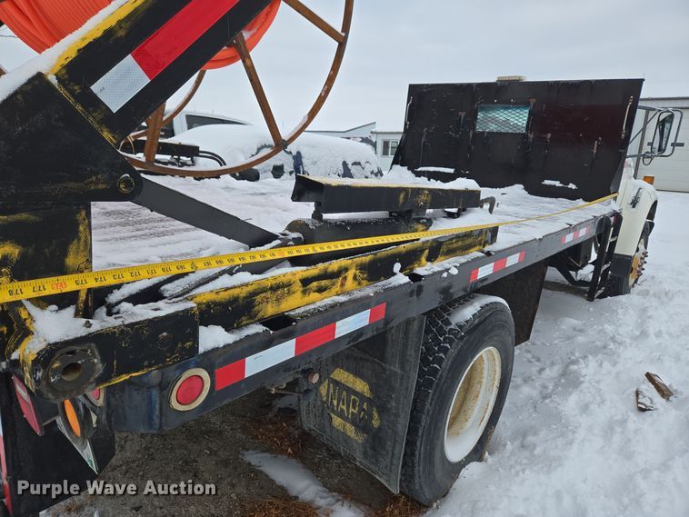 image for item ER5062 1998 Ford F-800 flatbed truck