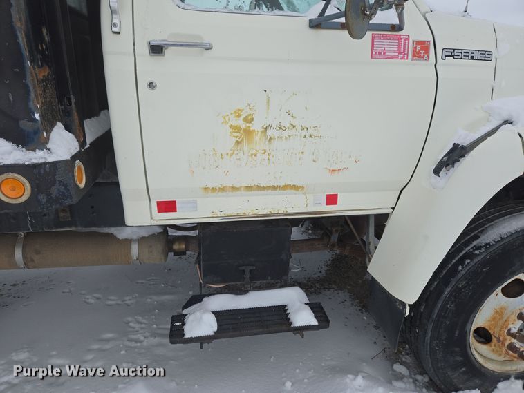 image for item ER5062 1998 Ford F-800 flatbed truck