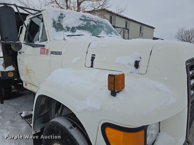 image for item ER5062 1998 Ford F-800 flatbed truck