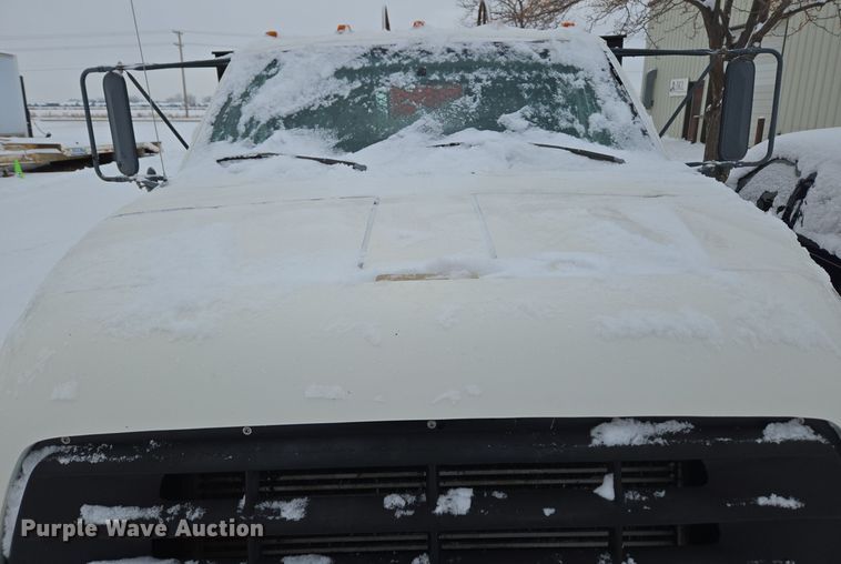 image for item ER5062 1998 Ford F-800 flatbed truck