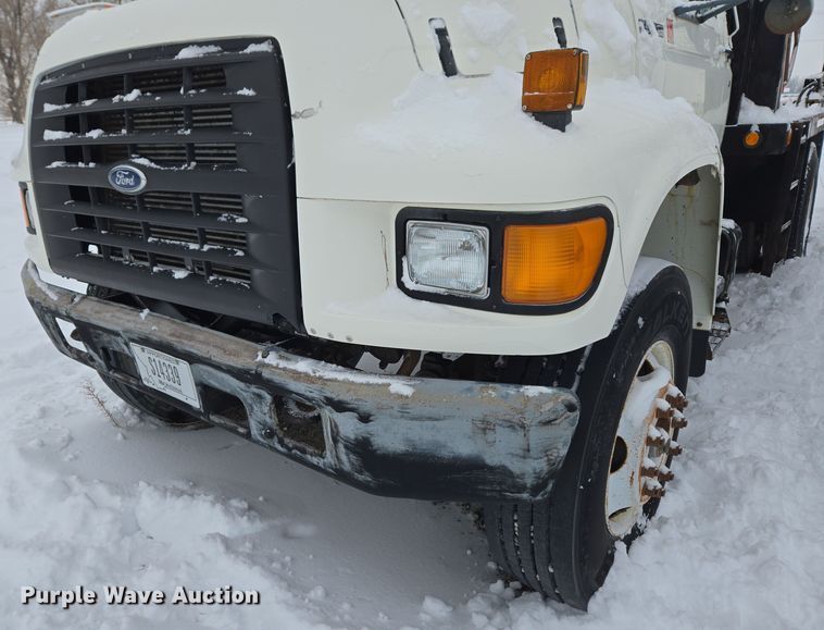 image for item ER5062 1998 Ford F-800 flatbed truck