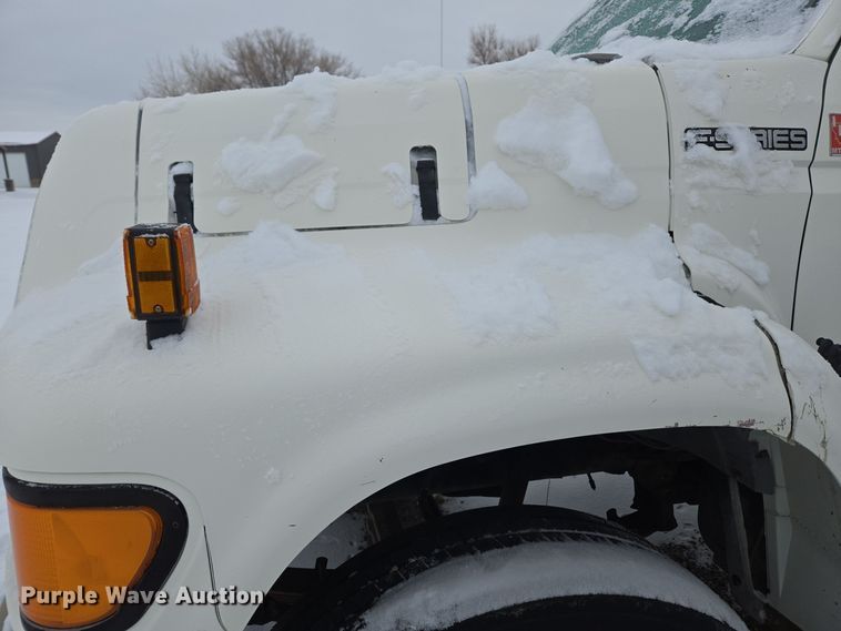 image for item ER5062 1998 Ford F-800 flatbed truck