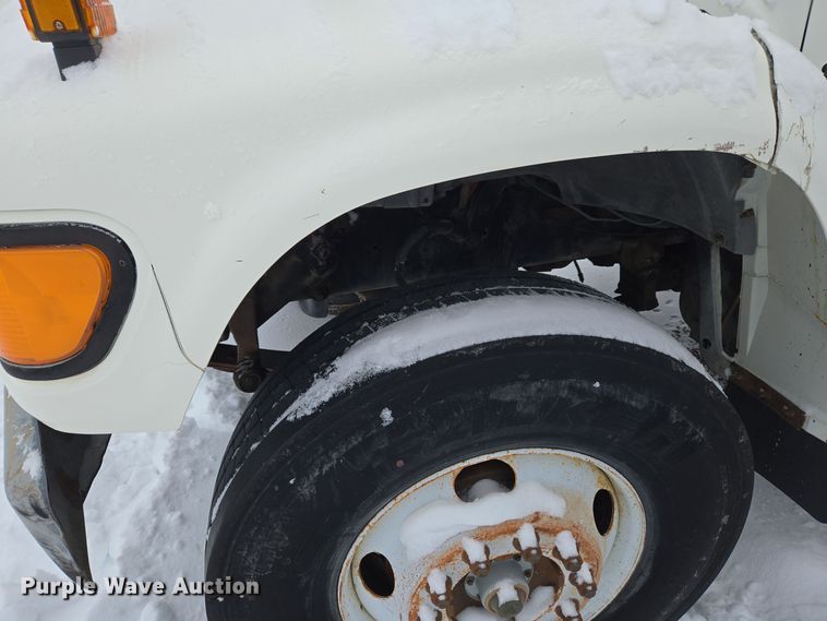 image for item ER5062 1998 Ford F-800 flatbed truck