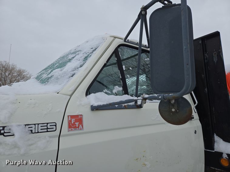 image for item ER5062 1998 Ford F-800 flatbed truck