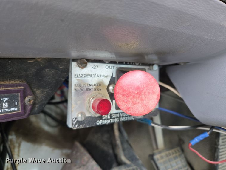 image for item ER5062 1998 Ford F-800 flatbed truck