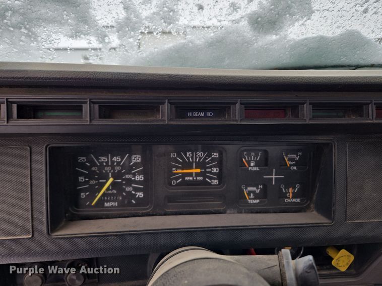 image for item ER5062 1998 Ford F-800 flatbed truck