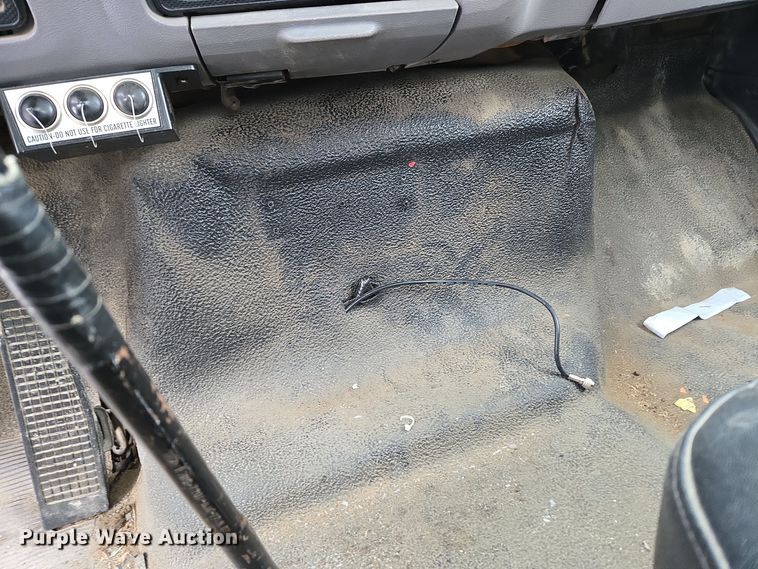 image for item ER5062 1998 Ford F-800 flatbed truck