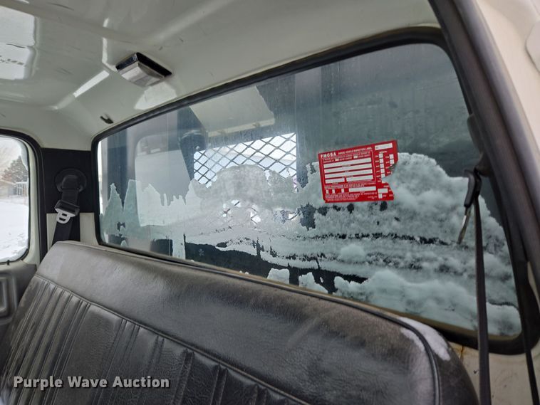 image for item ER5062 1998 Ford F-800 flatbed truck