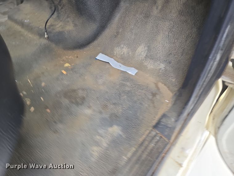 image for item ER5062 1998 Ford F-800 flatbed truck