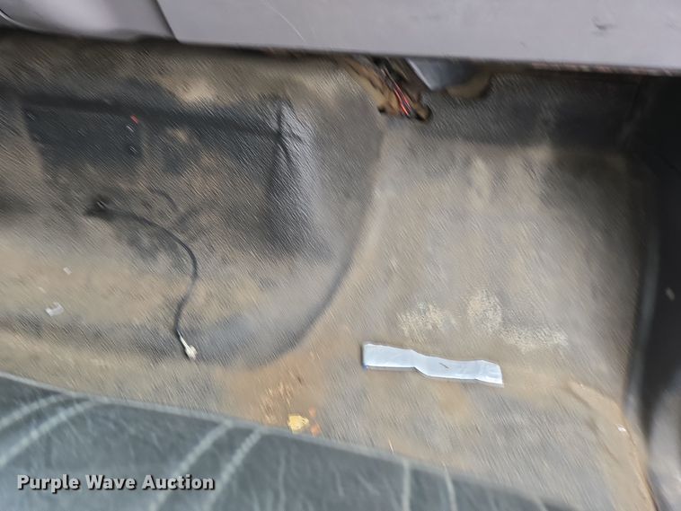 image for item ER5062 1998 Ford F-800 flatbed truck