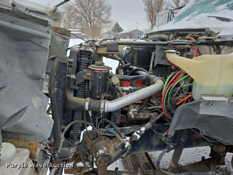 image for item ER5062 1998 Ford F-800 flatbed truck