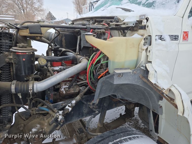 image for item ER5062 1998 Ford F-800 flatbed truck