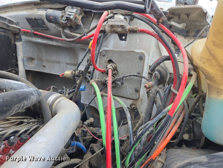 image for item ER5062 1998 Ford F-800 flatbed truck