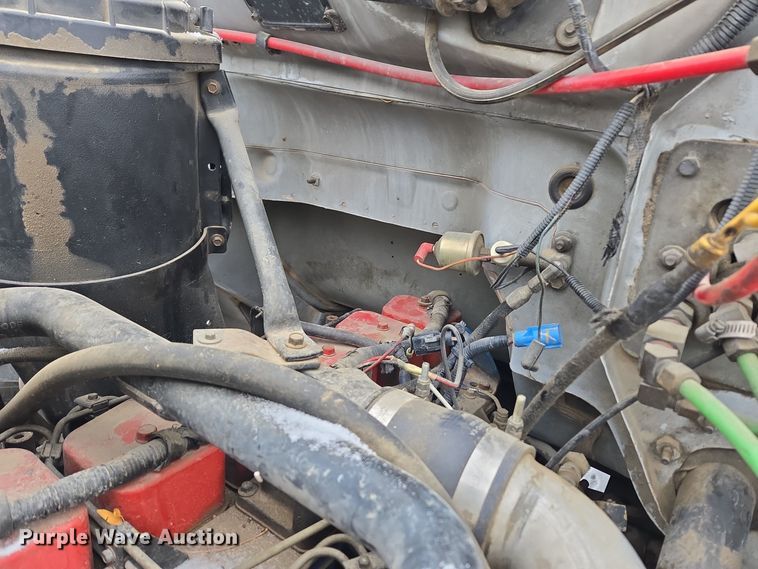 image for item ER5062 1998 Ford F-800 flatbed truck