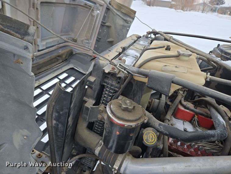 image for item ER5062 1998 Ford F-800 flatbed truck