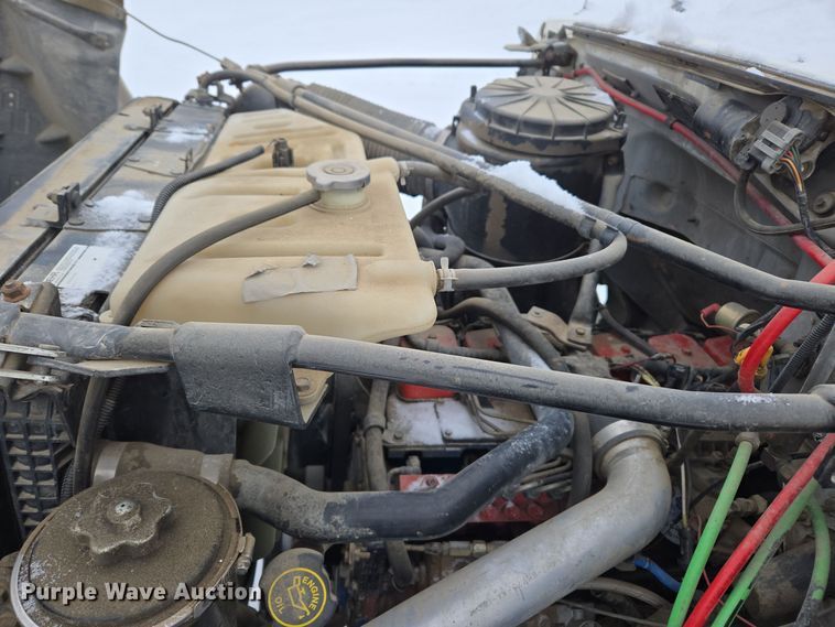 image for item ER5062 1998 Ford F-800 flatbed truck