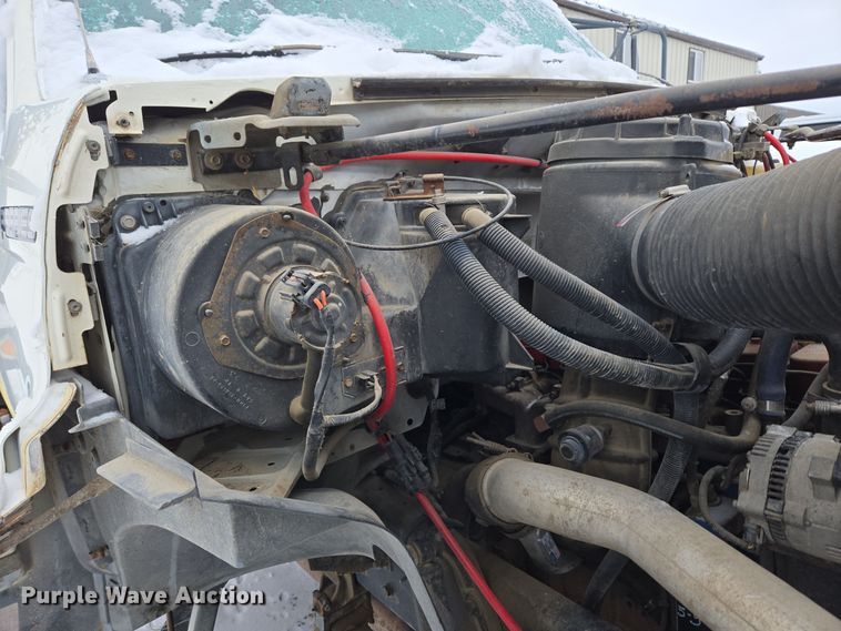 image for item ER5062 1998 Ford F-800 flatbed truck