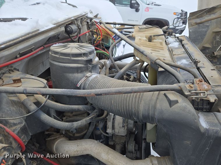 image for item ER5062 1998 Ford F-800 flatbed truck