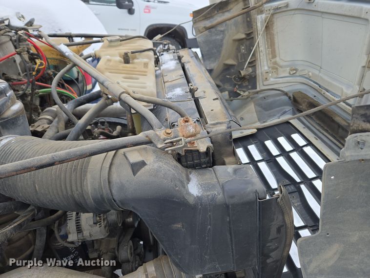 image for item ER5062 1998 Ford F-800 flatbed truck