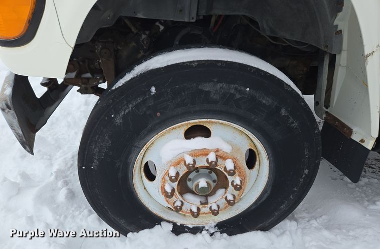 image for item ER5062 1998 Ford F-800 flatbed truck