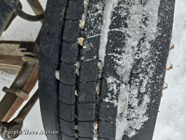 image for item ER5062 1998 Ford F-800 flatbed truck