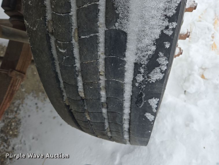 image for item ER5062 1998 Ford F-800 flatbed truck