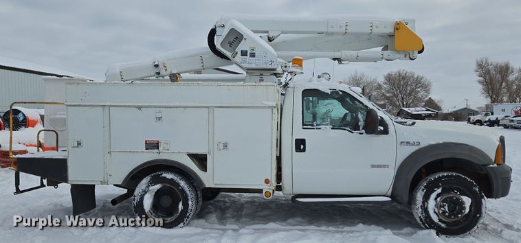 image for item ER5063 2005 Ford F550 Super Duty bucket truck