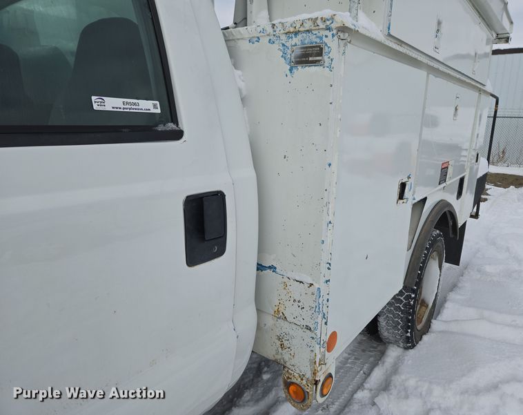 image for item ER5063 2005 Ford F550 Super Duty bucket truck