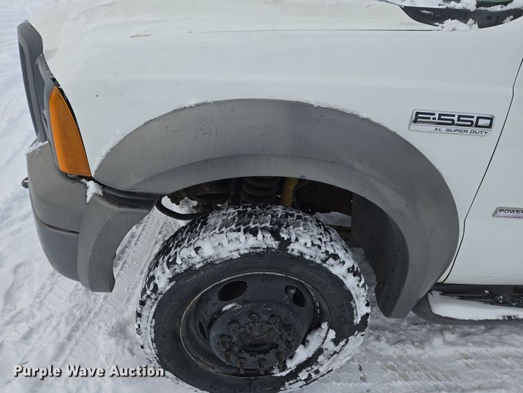 image for item ER5063 2005 Ford F550 Super Duty bucket truck