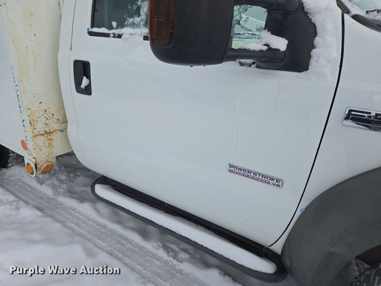 image for item ER5063 2005 Ford F550 Super Duty bucket truck