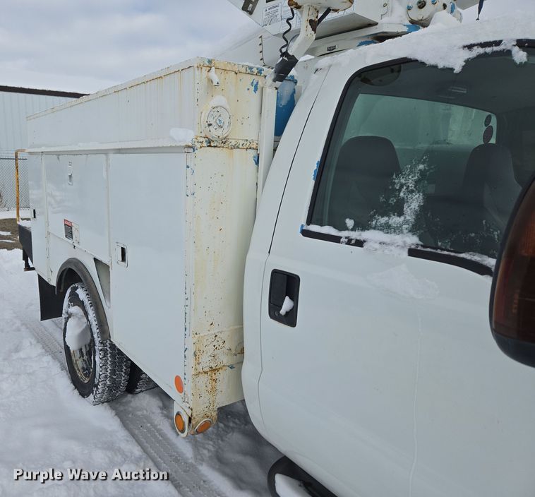 image for item ER5063 2005 Ford F550 Super Duty bucket truck