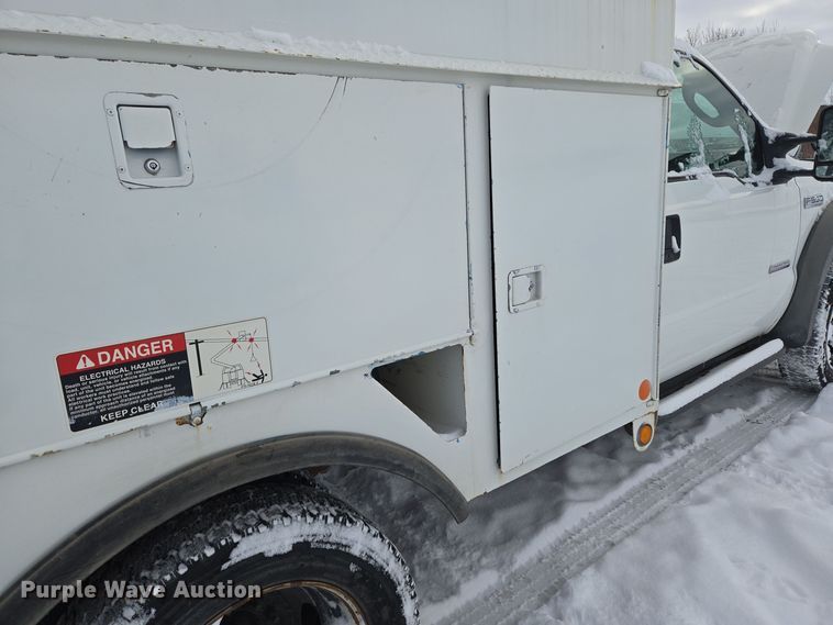 image for item ER5063 2005 Ford F550 Super Duty bucket truck