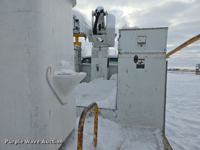 image for item ER5063 2005 Ford F550 Super Duty bucket truck