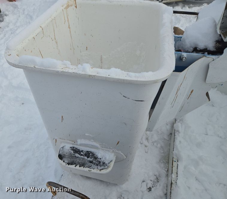 image for item ER5063 2005 Ford F550 Super Duty bucket truck