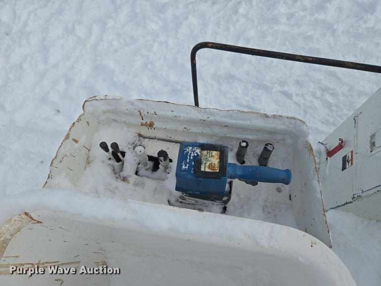 image for item ER5063 2005 Ford F550 Super Duty bucket truck