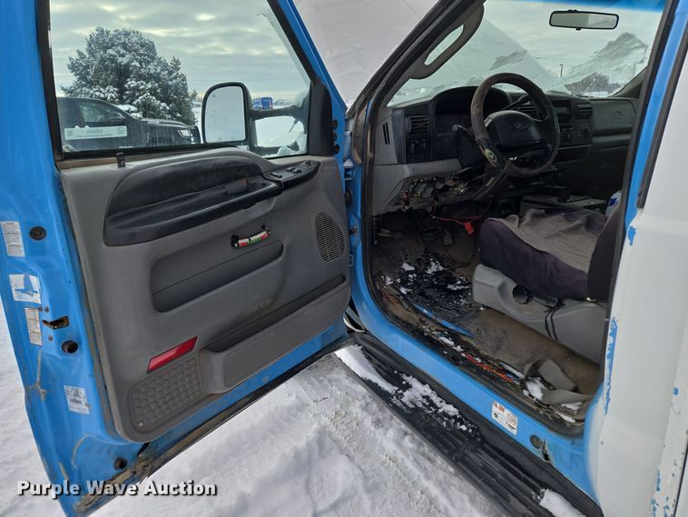 image for item ER5063 2005 Ford F550 Super Duty bucket truck