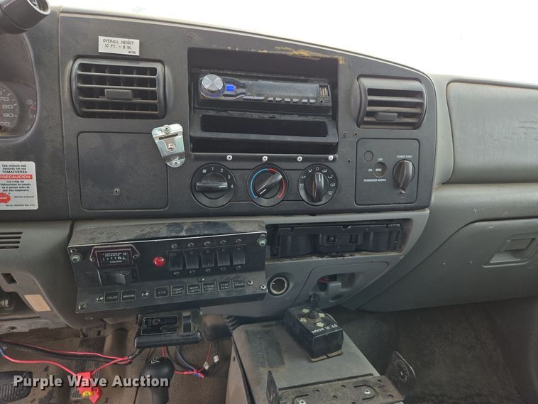 image for item ER5063 2005 Ford F550 Super Duty bucket truck