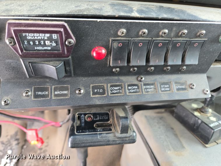 image for item ER5063 2005 Ford F550 Super Duty bucket truck