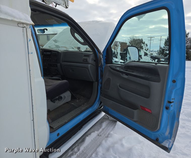 image for item ER5063 2005 Ford F550 Super Duty bucket truck