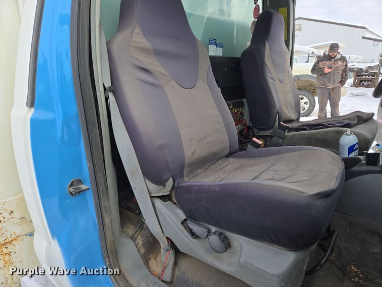 image for item ER5063 2005 Ford F550 Super Duty bucket truck