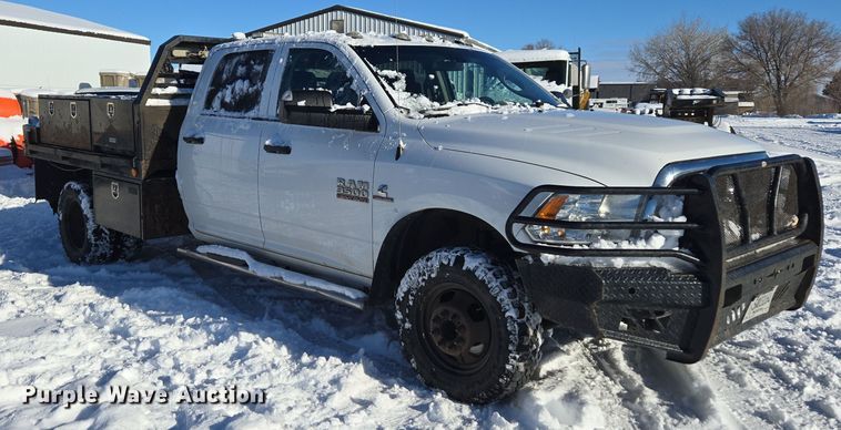 image for item ER5065 2017 Dodge Ram 3500 Crew Cab flatbed pickup truck
