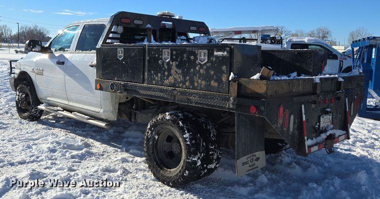 image for item ER5065 2017 Dodge Ram 3500 Crew Cab flatbed pickup truck