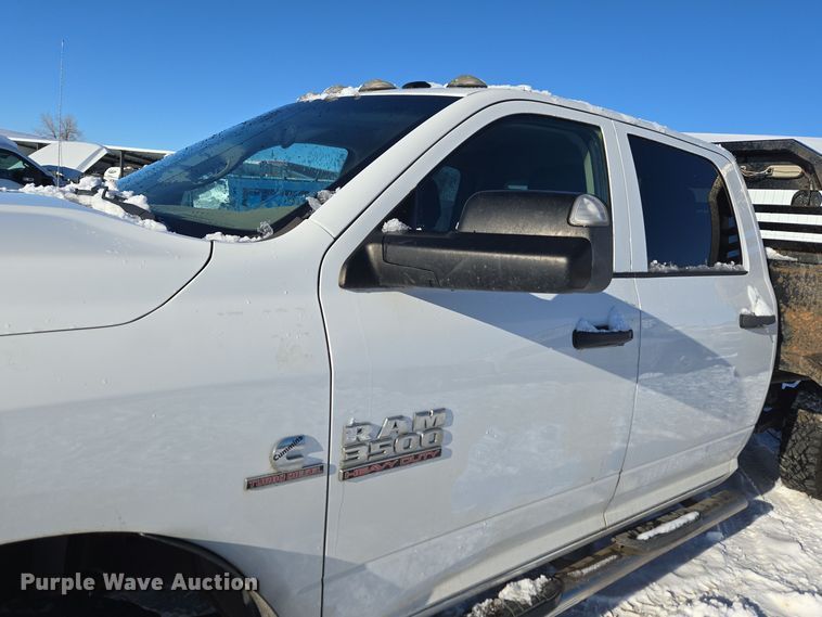 image for item ER5065 2017 Dodge Ram 3500 Crew Cab flatbed pickup truck