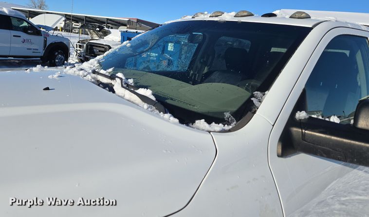 image for item ER5065 2017 Dodge Ram 3500 Crew Cab flatbed pickup truck