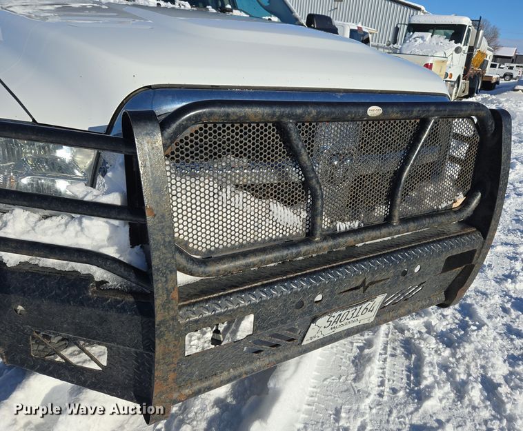 image for item ER5065 2017 Dodge Ram 3500 Crew Cab flatbed pickup truck