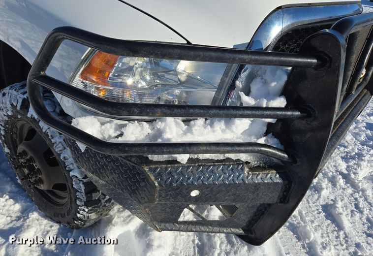 image for item ER5065 2017 Dodge Ram 3500 Crew Cab flatbed pickup truck