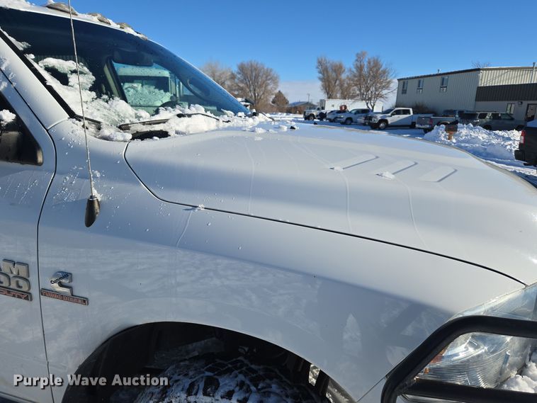 image for item ER5065 2017 Dodge Ram 3500 Crew Cab flatbed pickup truck