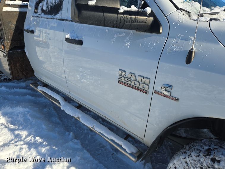 image for item ER5065 2017 Dodge Ram 3500 Crew Cab flatbed pickup truck